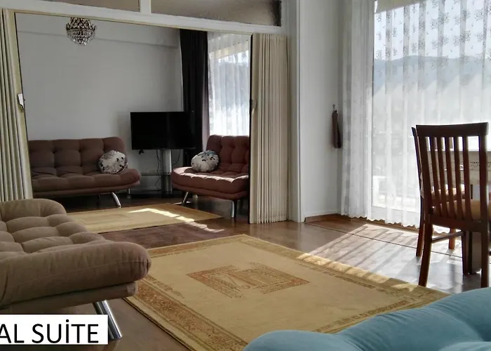 Uysal And Loft Seaside * 马尔马里斯