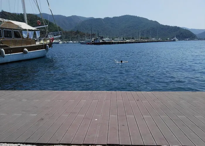 Uysal And Loft Seaside アパート